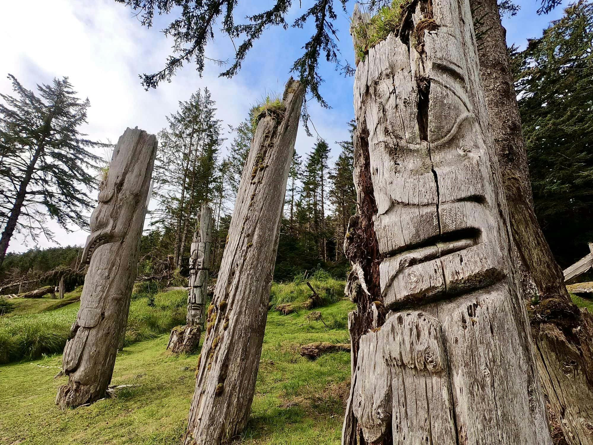 | SG_ang Gwaay, Mortuary, and Memorial Poles, Gordon Islands