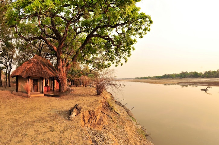 Mchenja chalet overlooking the river