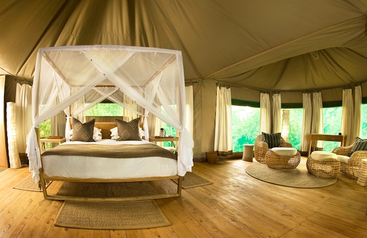 Bedroom interior Chindeni bushcamp