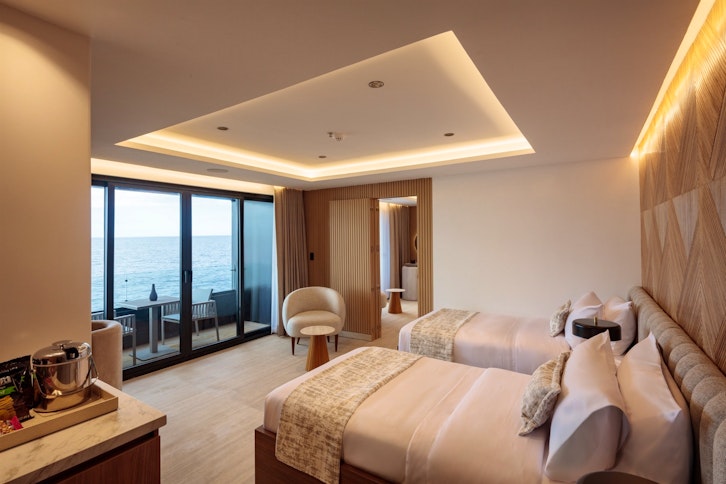 Hermes Mega Catamaran 4