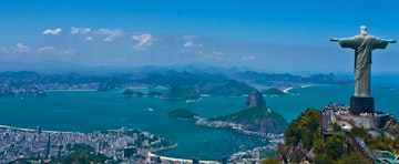 7 Places to Go to Enjoy Christmas in the Sunshine