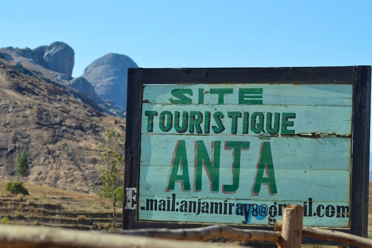 Anja Guided Ringtailed lemurs visit 1