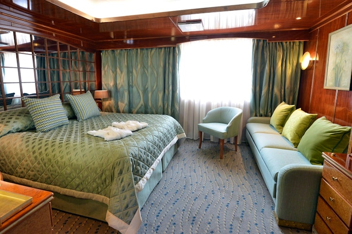 Sea Explorer - porthole suite