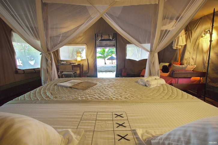 Lakana (traditional dugout) at sea