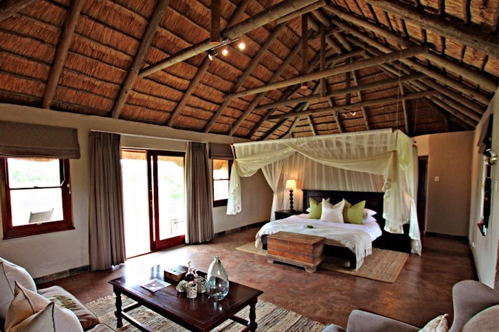 Amakhala Hlosi Game Lodge