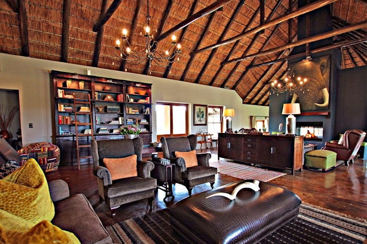 Amakhala Hlosi Game Lodge