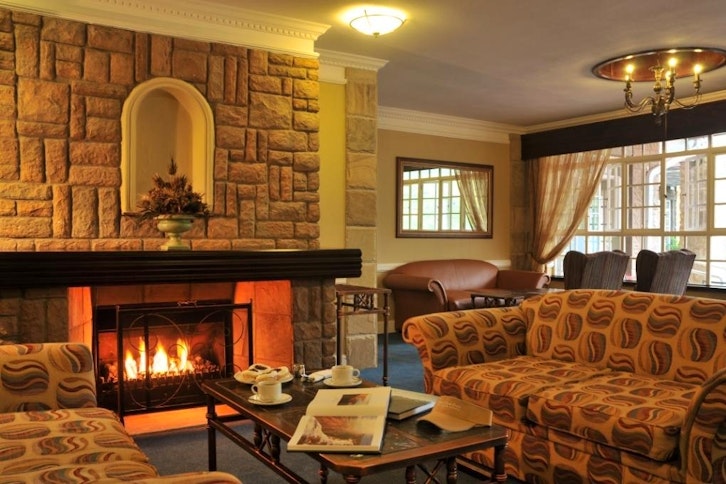 Cathedral Peak Hotel Lounge