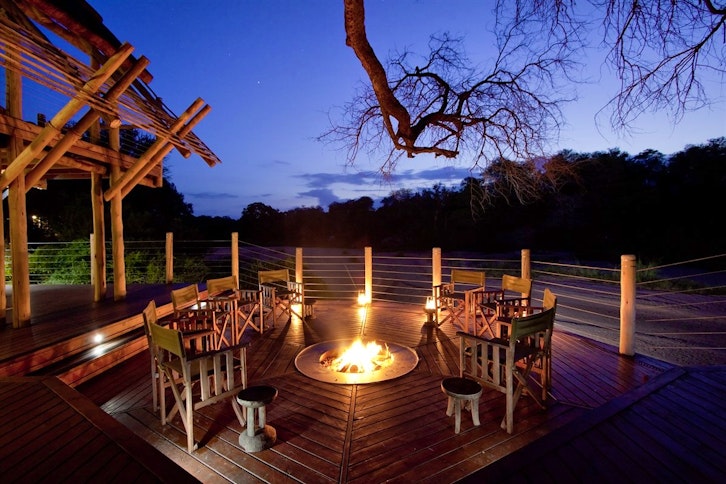 Rhino Walking Safaris 12