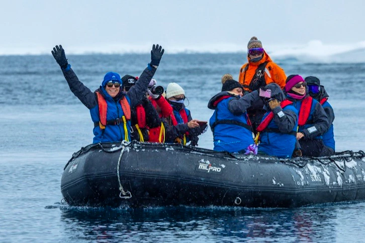 Zodiac tour, AE Expeditions, Antarctica